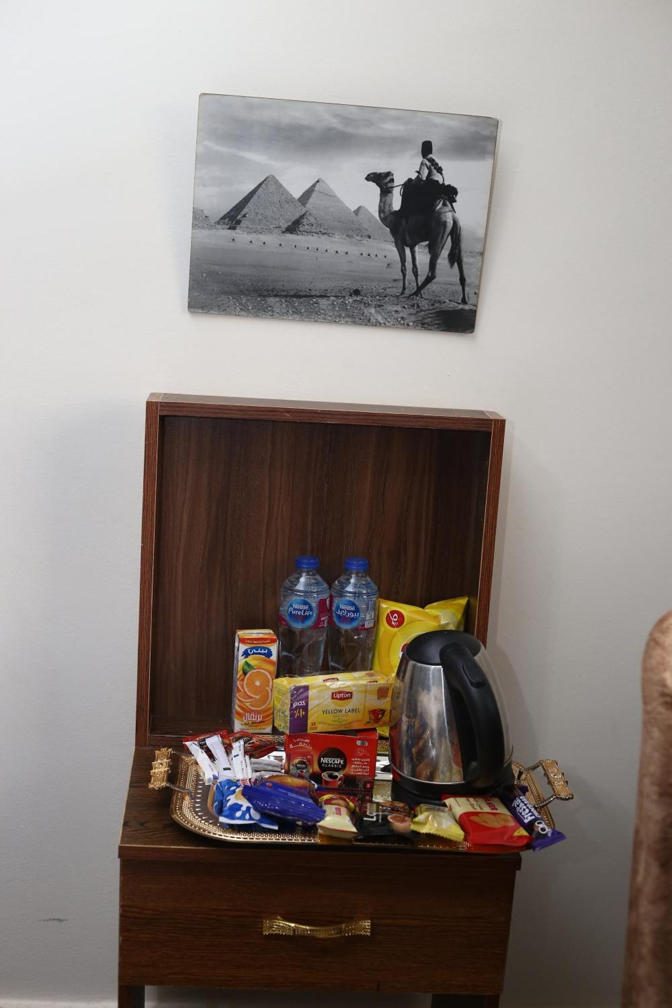 Pyramids Show Hotel Kafret el-Gabal Esterno foto
