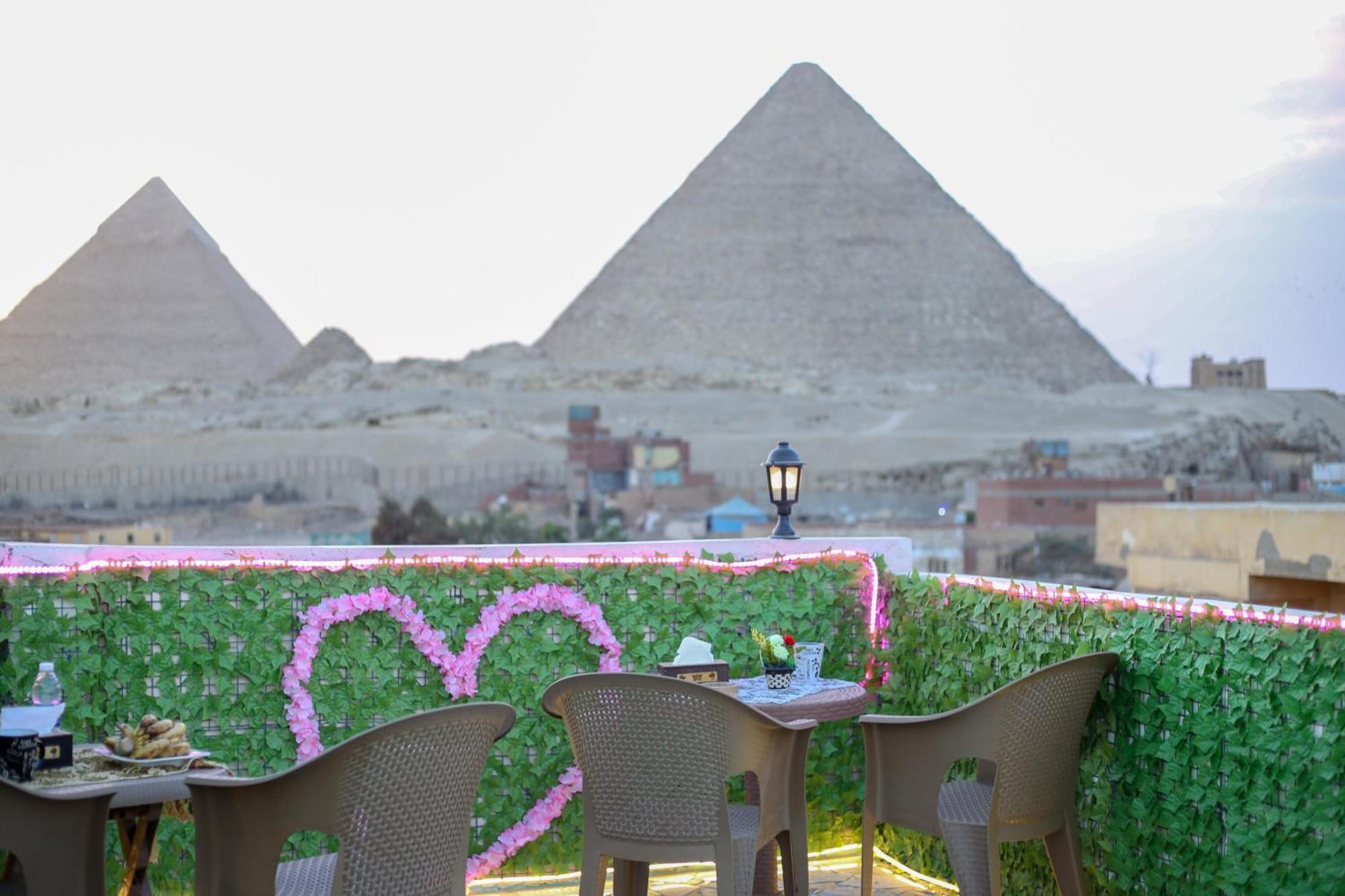 Pyramids Show Hotel Kafret el-Gabal Esterno foto