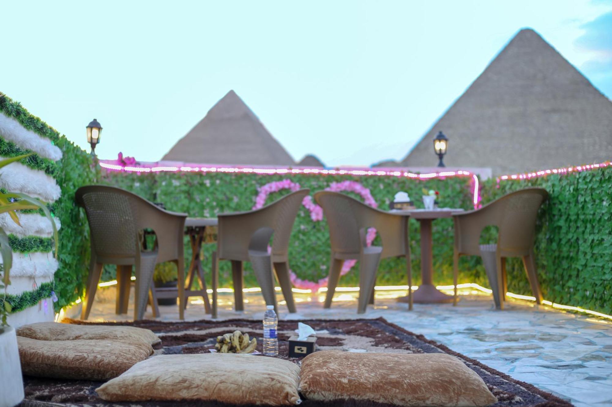 Pyramids Show Hotel Kafret el-Gabal Esterno foto