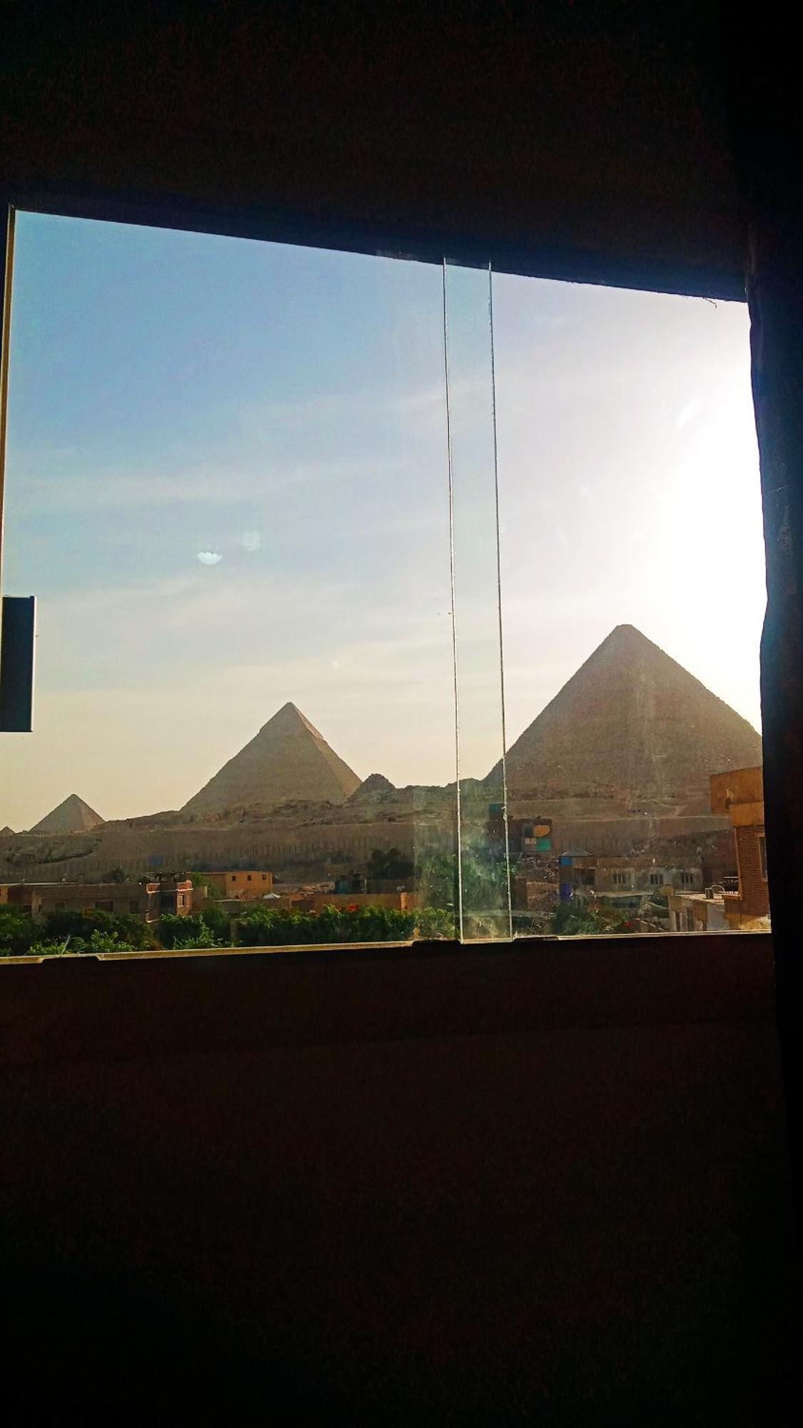 Pyramids Show Hotel Kafret el-Gabal Esterno foto