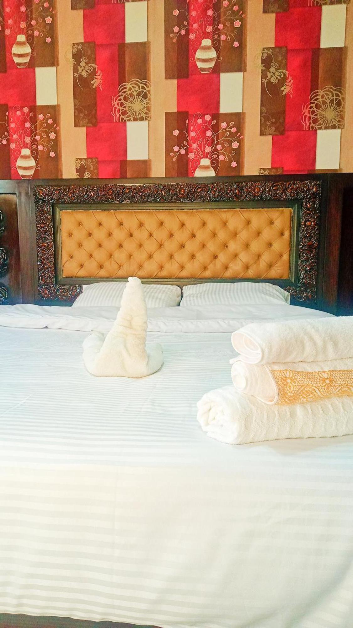Pyramids Show Hotel Kafret el-Gabal Esterno foto