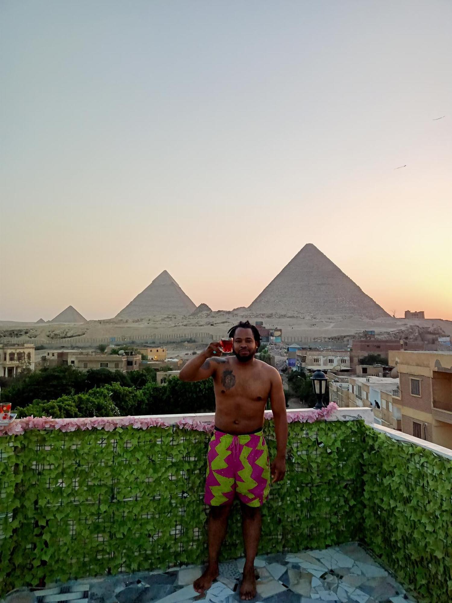 Pyramids Show Hotel Kafret el-Gabal Esterno foto