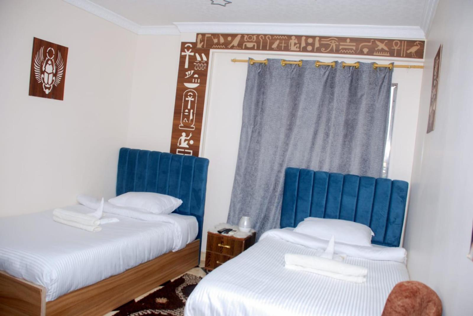 Pyramids Show Hotel Kafret el-Gabal Esterno foto
