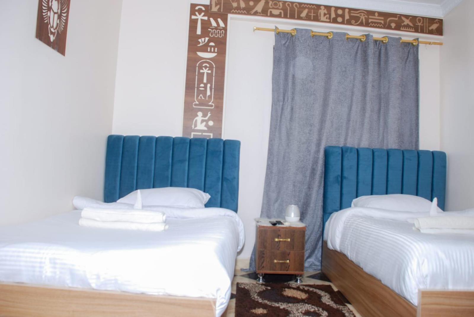 Pyramids Show Hotel Kafret el-Gabal Esterno foto