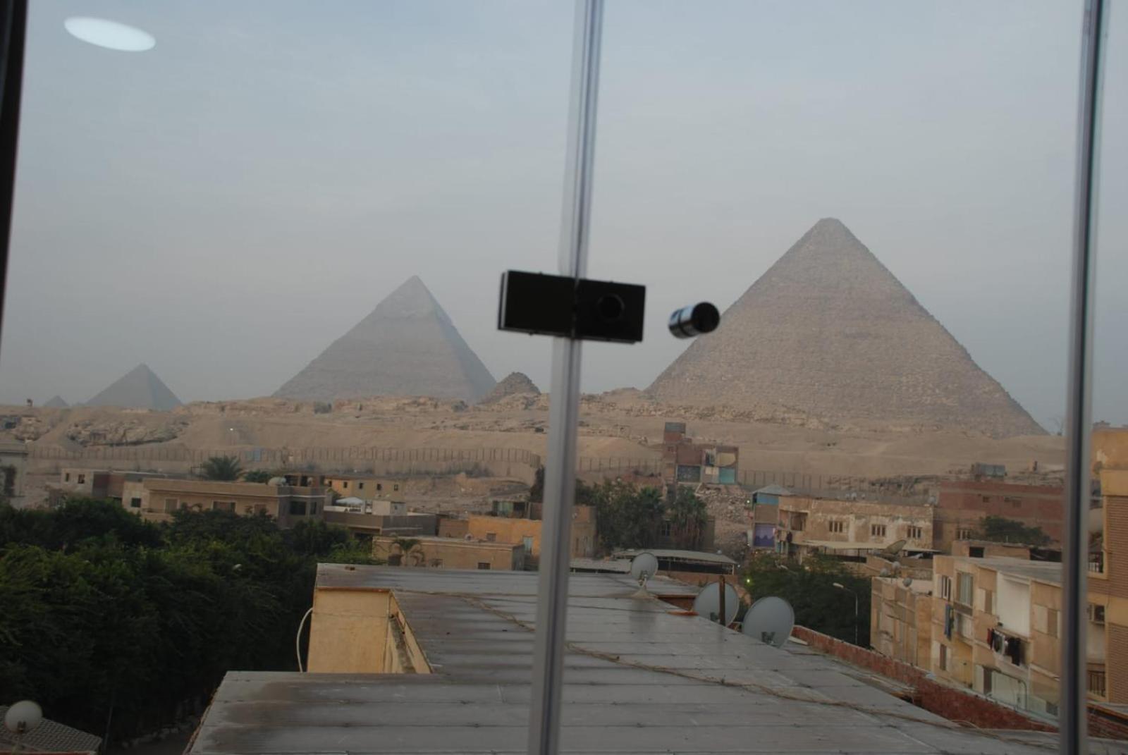 Pyramids Show Hotel Kafret el-Gabal Esterno foto
