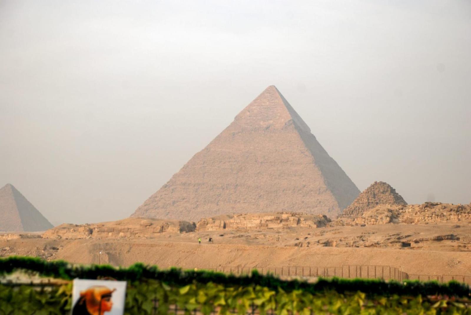 Pyramids Show Hotel Kafret el-Gabal Esterno foto