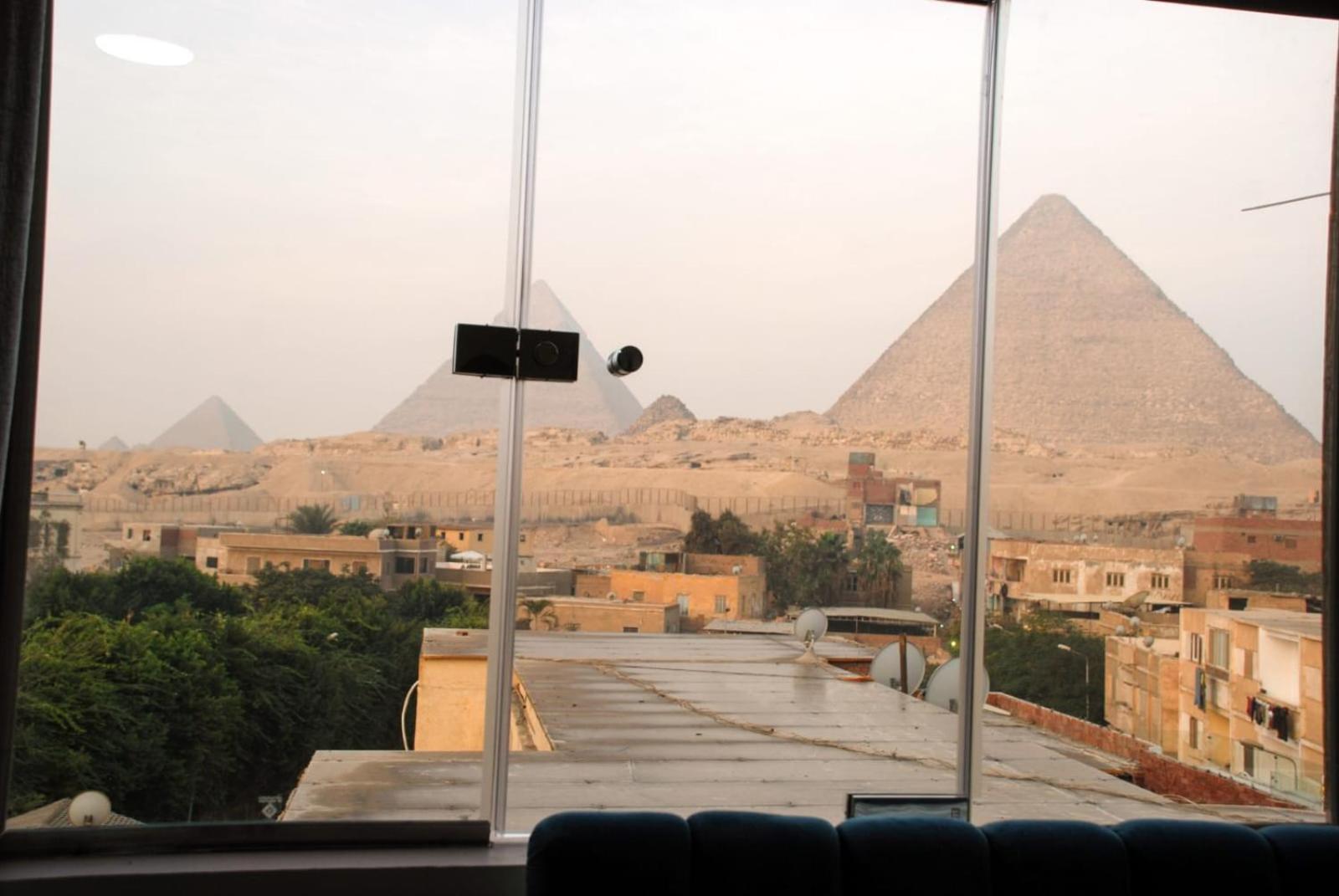 Pyramids Show Hotel Kafret el-Gabal Esterno foto