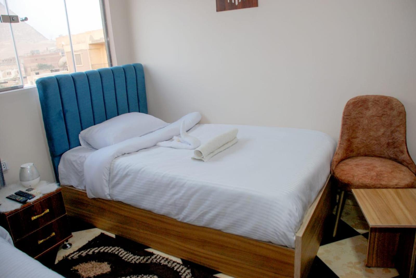 Pyramids Show Hotel Kafret el-Gabal Esterno foto