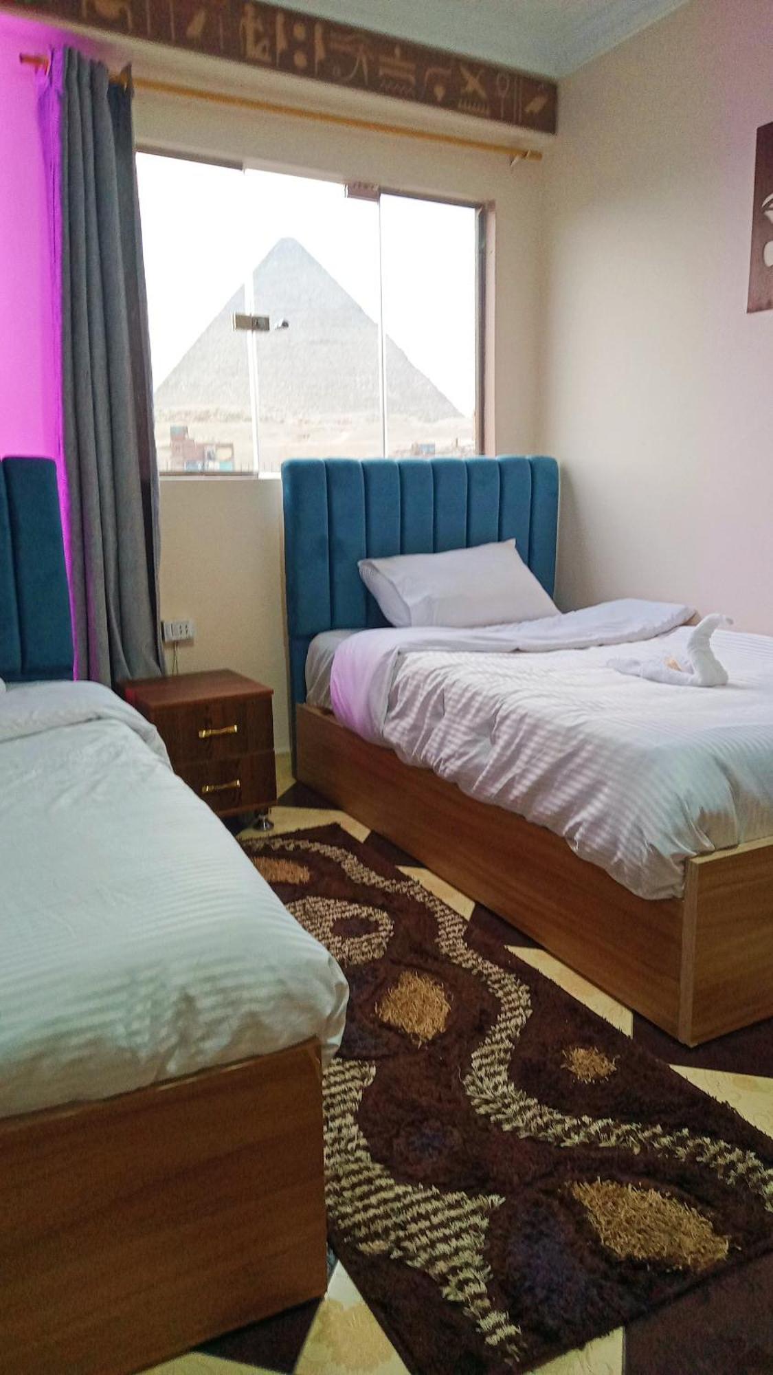 Pyramids Show Hotel Kafret el-Gabal Esterno foto